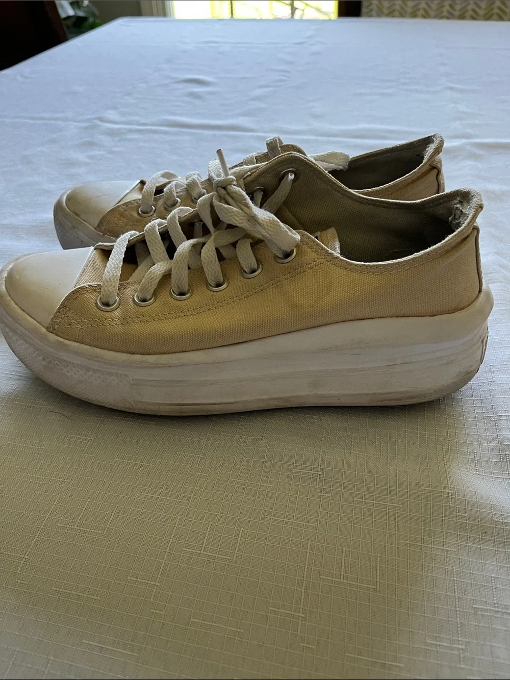 Converse Chuck Taylor Casual Canvas Lace-Up Sneakers in Light Tan Size 8